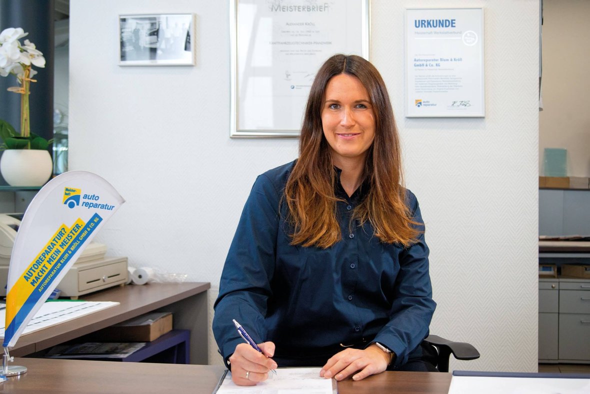 Verena Kröll - Buchhaltung bei Autoreparatur Blum & Kröll Porträt: Verena Kröll - Buchhaltung bei Autoreparatur Blum & Kröll