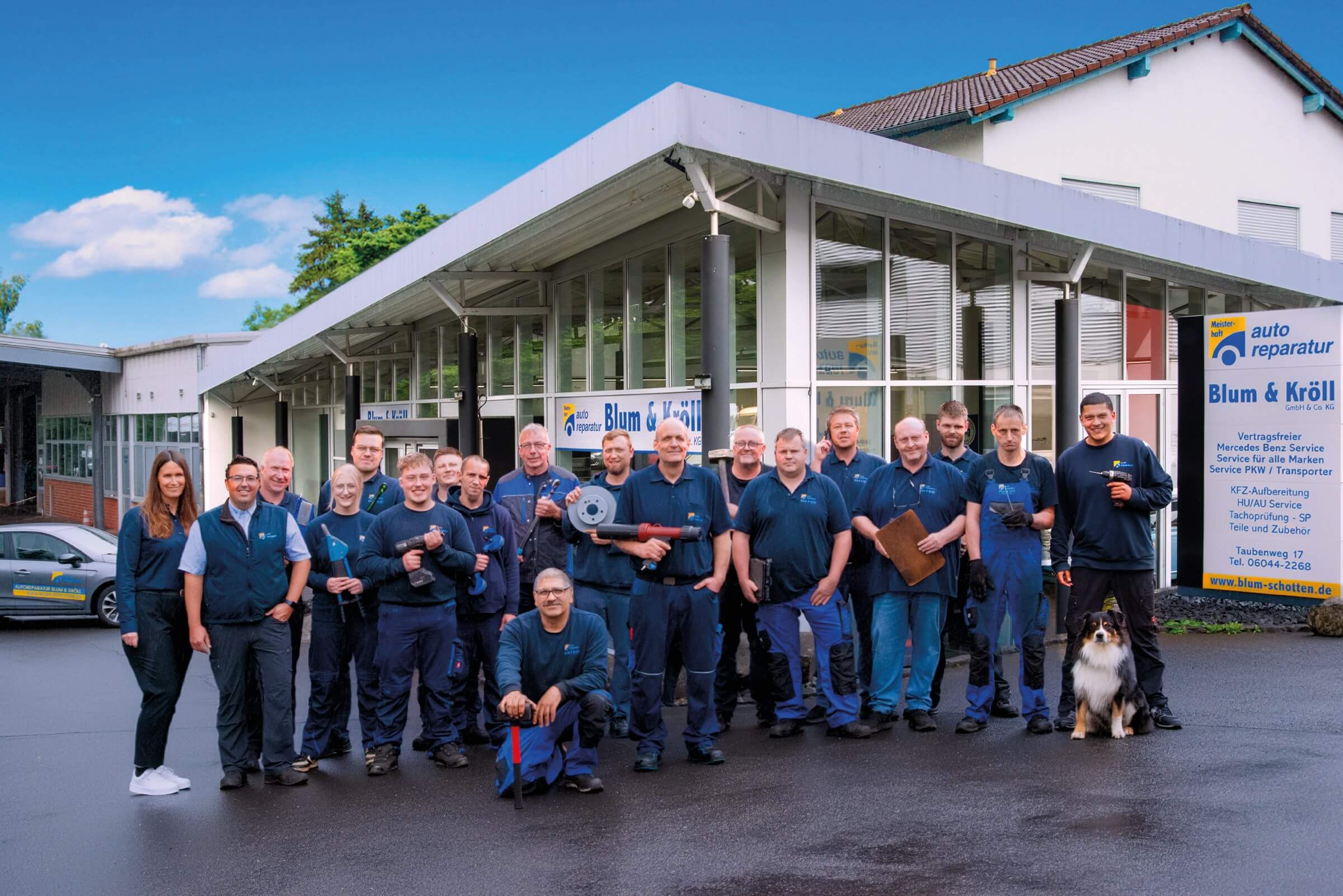 Bild: Team bei Autoreparatur Blum & Kröll