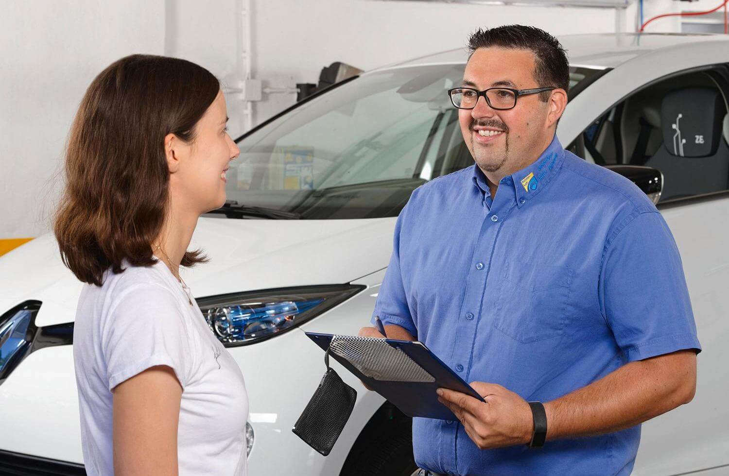 "Bild Autoreparatur-Blum-Kroell-Kundenberatung.jpg"